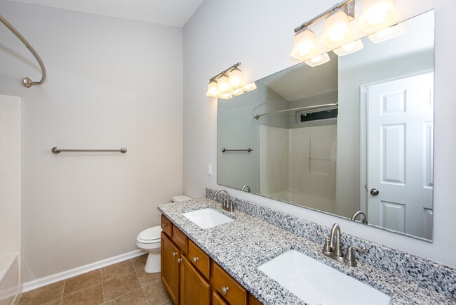 Building Photo - Great 3BD/2.5BA Home in Desirable Highland Creek!