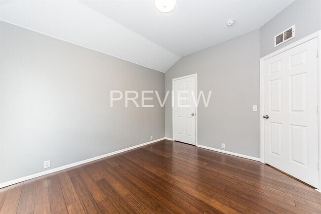 Building Photo - 2504 Prospect Hill Dr