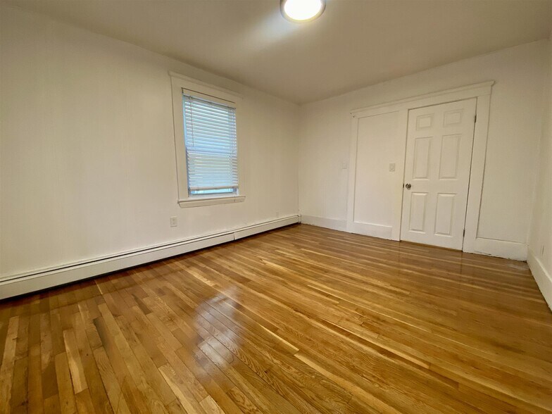 Building Photo - 66 Elm St