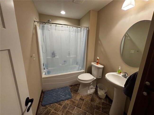Building Photo - 4001 Iris Ct