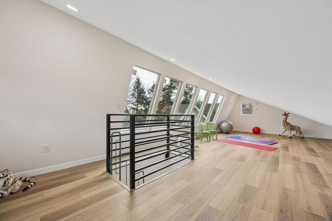 Building Photo - Better Than New Single Family Home!
