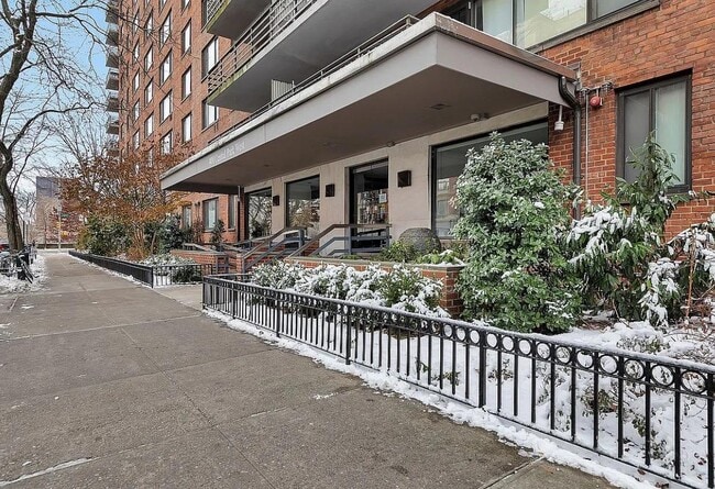 Building Photo - 400 Central Prk W