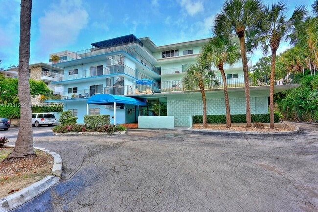 Building Photo - 2539 Bayshore Dr