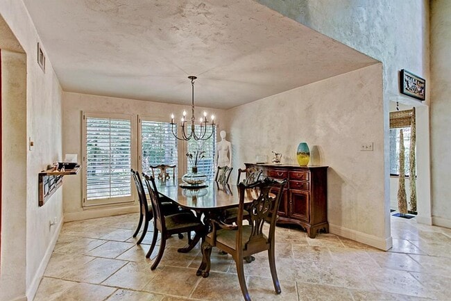 Building Photo - 2607 Crossvine Cir