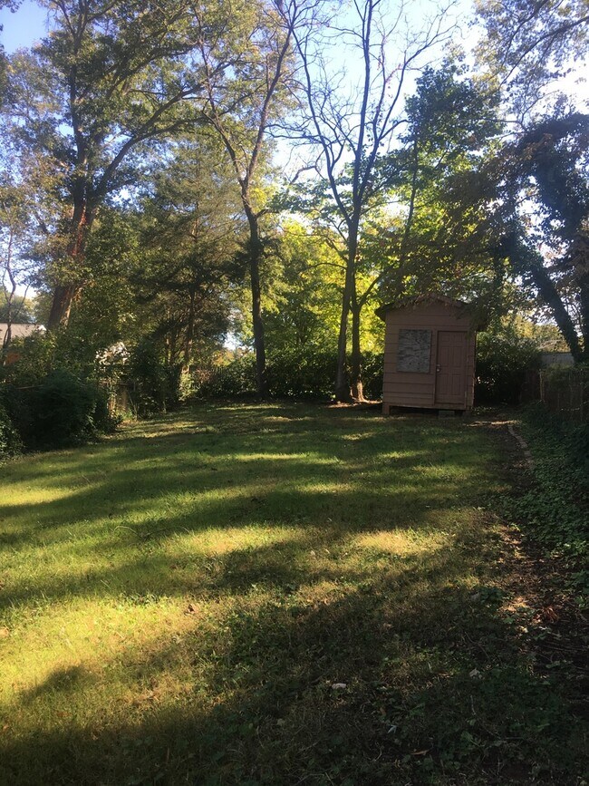 Building Photo - MOVE-IN READY!