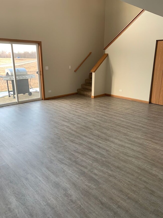 Building Photo - 1615 W Chrysler Dr