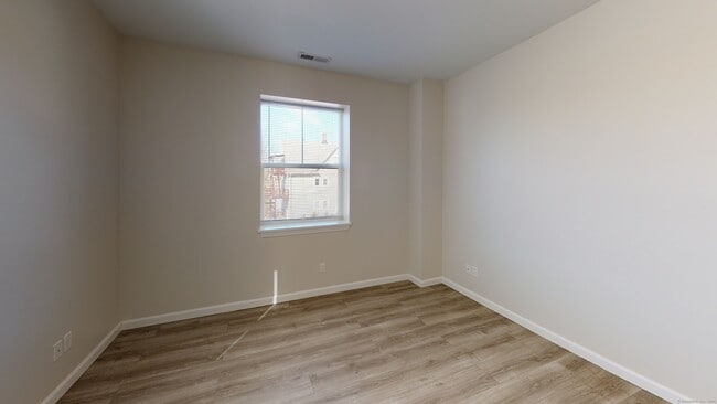 Building Photo - 2838 Fairfield Ave