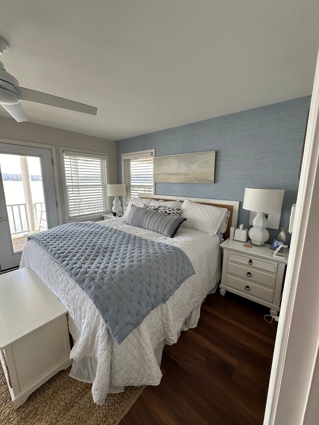 Primary bedroom - 5311 N Point Dr