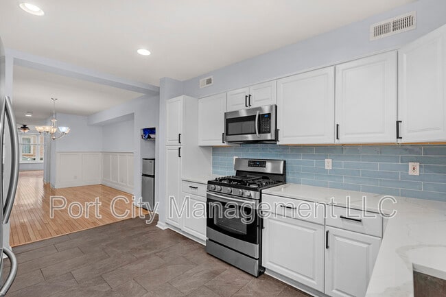 Building Photo - 702 S Bouldin St