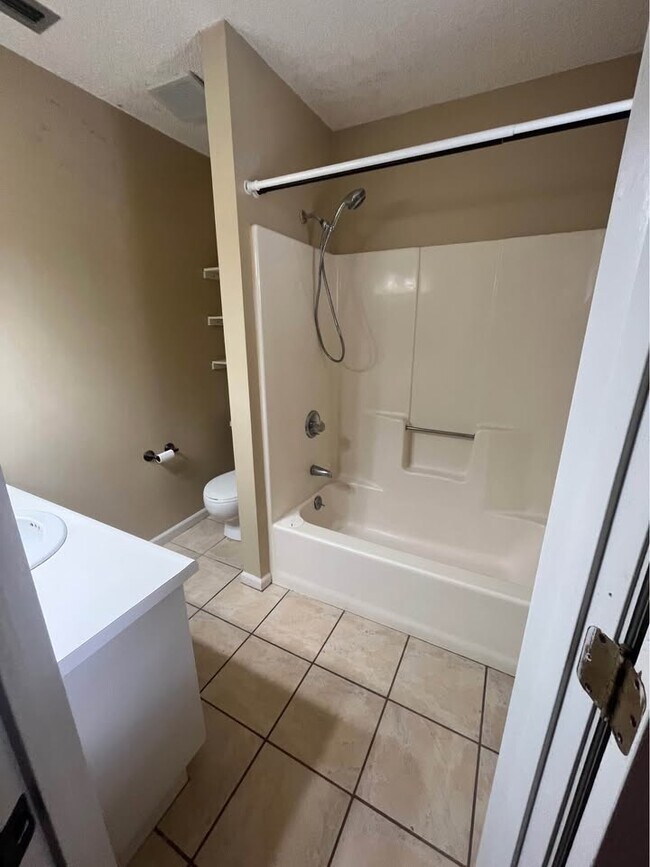 Building Photo - 3212 Tyndall Dr