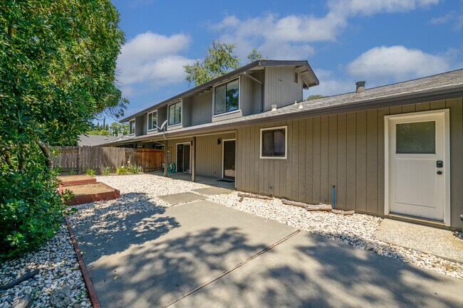 Building Photo - 1704 Humboldt Ave