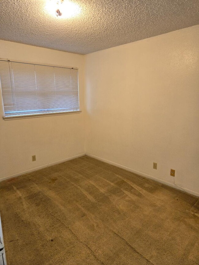 Building Photo - 127 Regency Ave