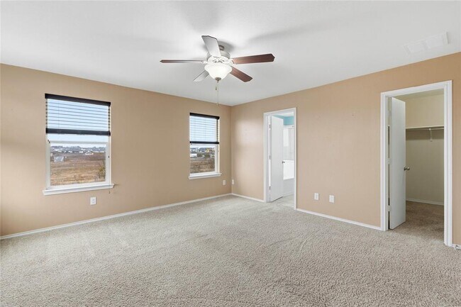 Building Photo - 605 Saul St