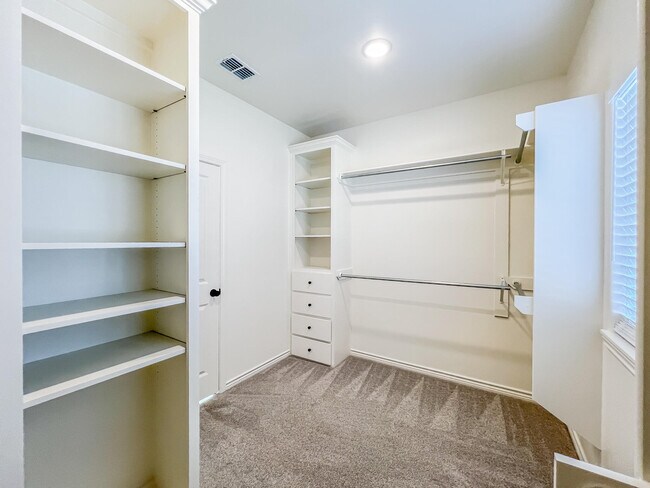 Building Photo - 5917 Harvard St