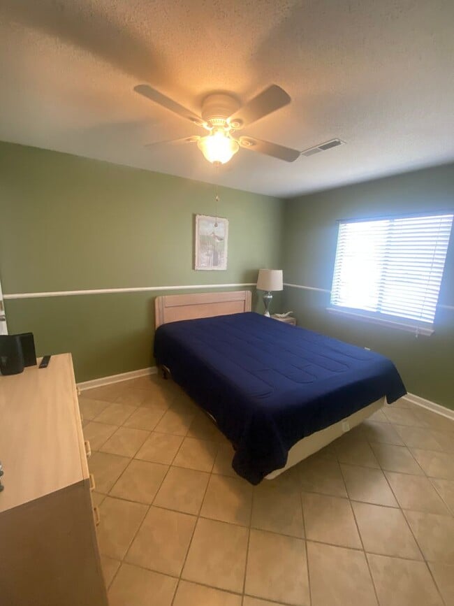 Building Photo - Golf Colony 12 F