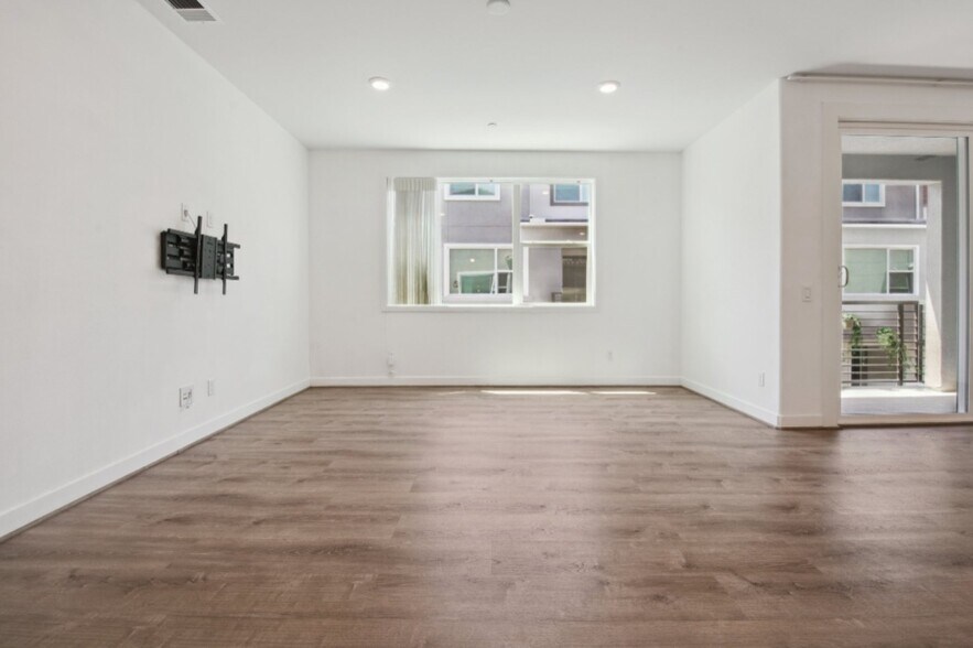 Building Photo - 275 Carmona