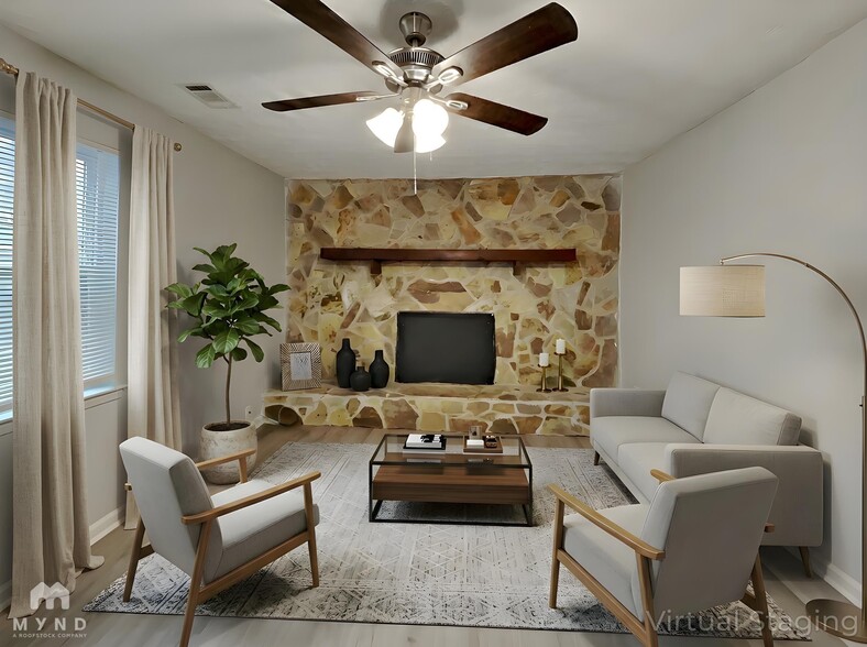 Building Photo - 2870 Woodhollow Ln