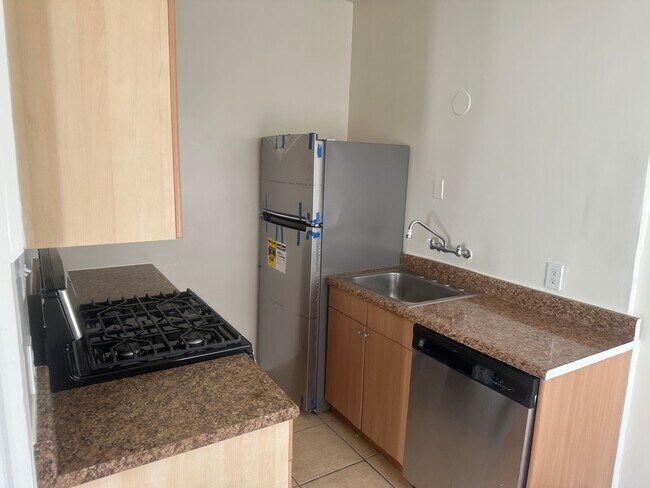 Building Photo - 2121 James M Wood Blvd