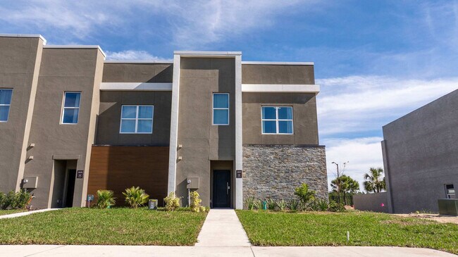 Building Photo - 2501 Santorini Dr