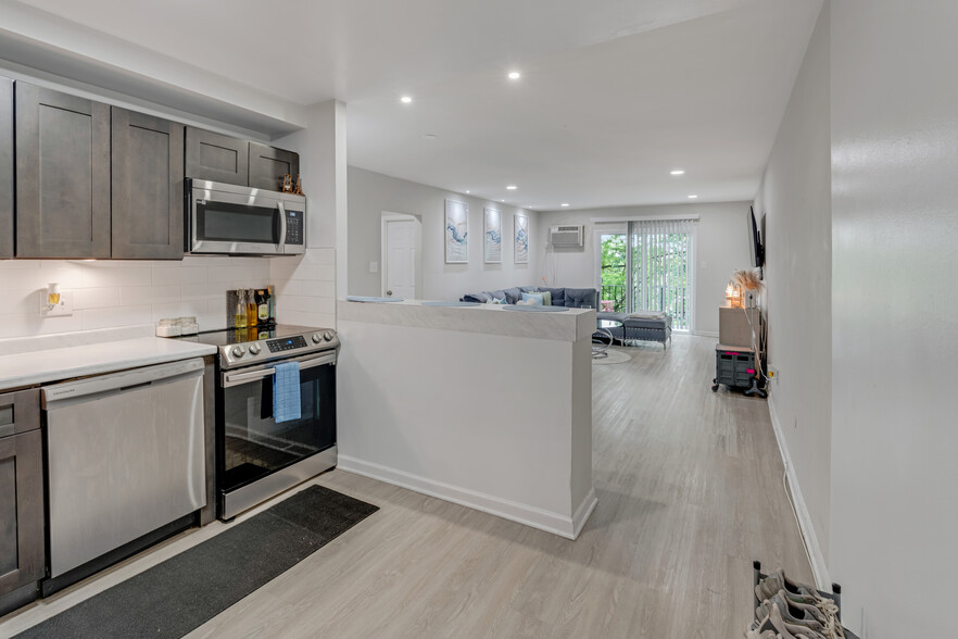 Primary Photo - Llanerch Place Apartments