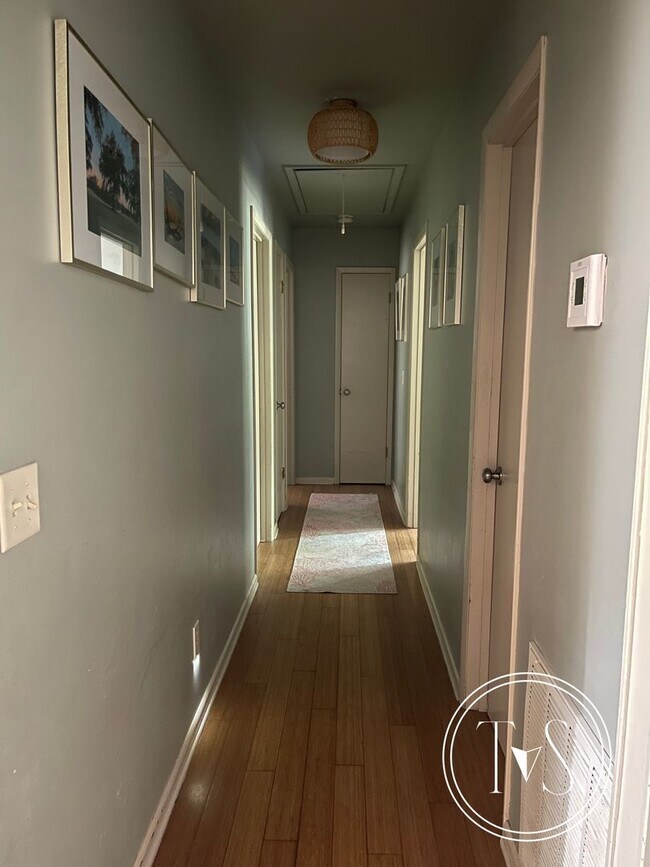 Building Photo - RATE DROP ALERT! (was $2800/month)