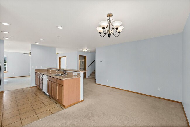 Building Photo - Spacious 4-Bed Home in DuPont | Huge Loft & 5 Mins to JBLM!