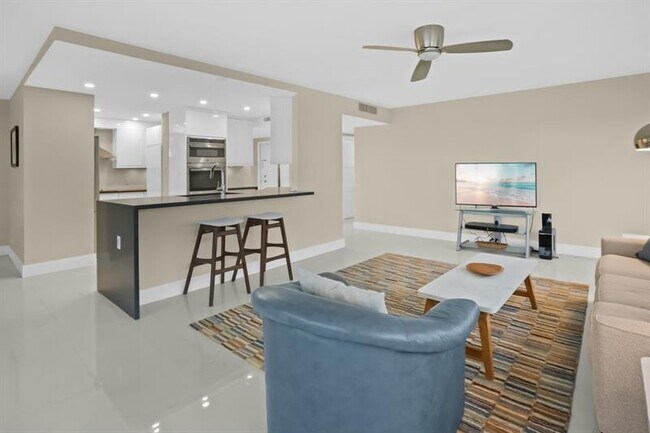 Building Photo - 2100 S Ocean Dr