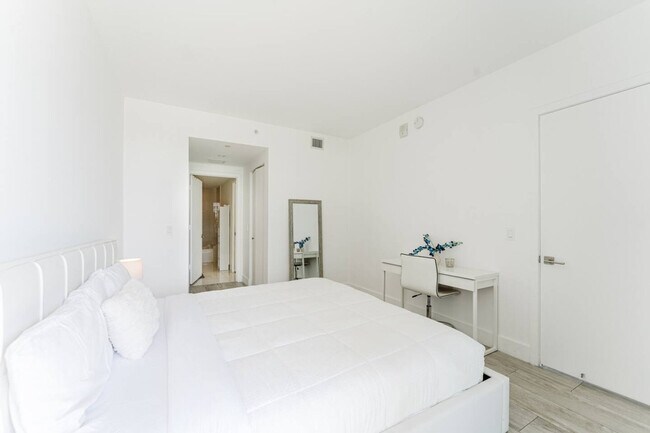 Building Photo - 101 NE 34th St