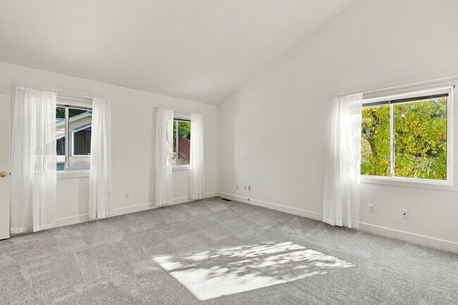 Building Photo - 25 Biscayne Ct
