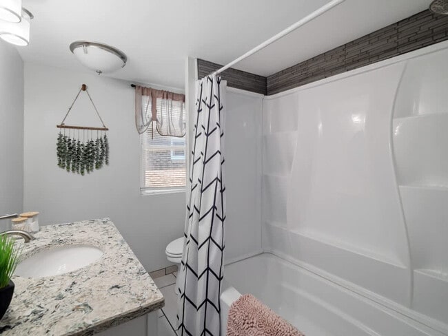 Building Photo - 3222 West Blvd