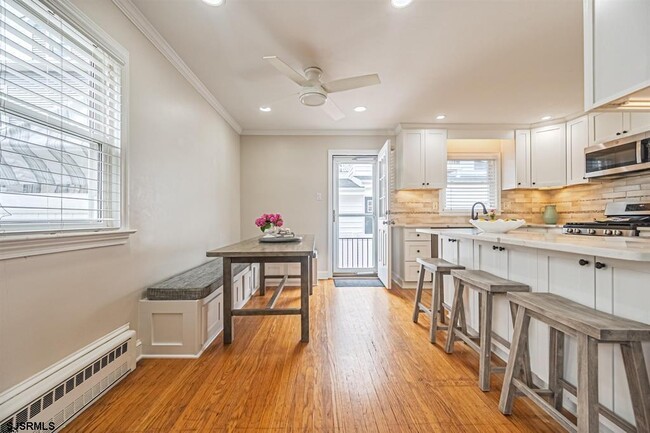 Building Photo - 112 N Argyle Ave