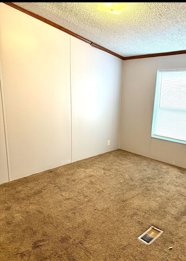 Building Photo - Lovely corner house