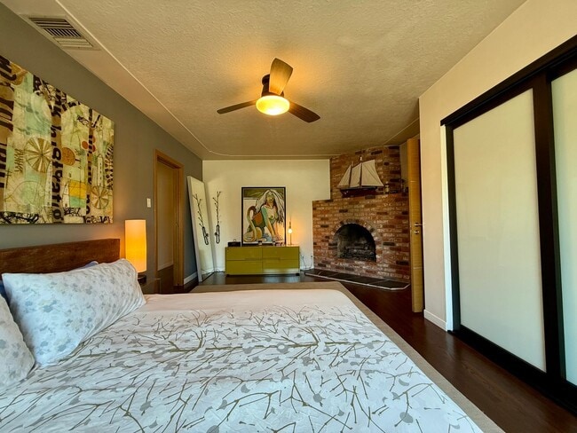 Building Photo - Unique 4 Bedroom House with OCEAN VIEWS in Sunset Cliffs! Fully Furnished! 6 Month Lease Term!