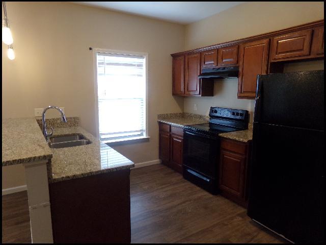 Building Photo - 802 Wright Ave