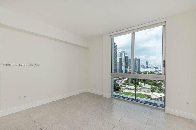 Building Photo - 325 Biscayne Blvd