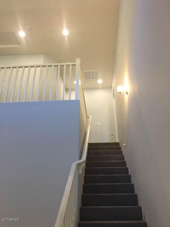Building Photo - 1367 S Country Club Dr