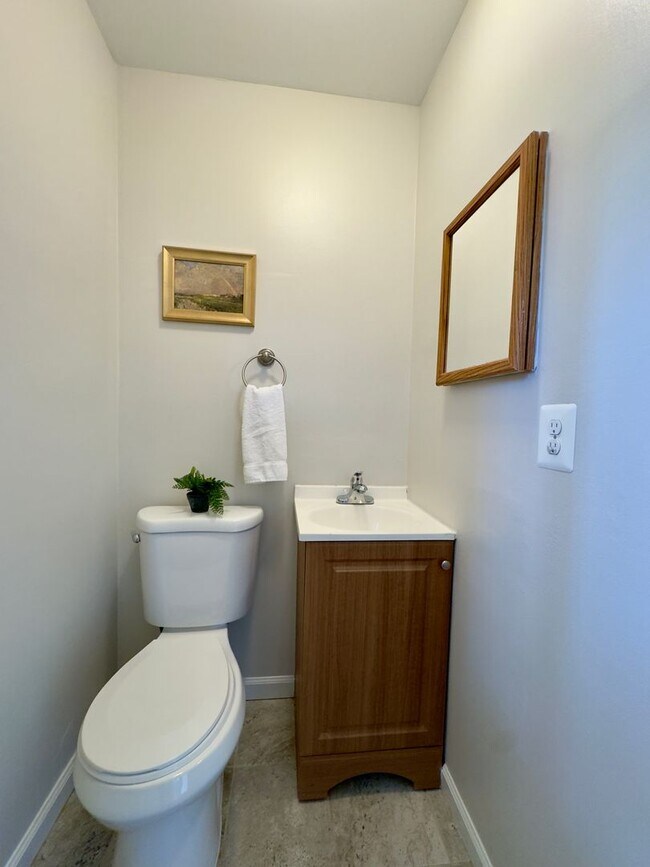 Building Photo - Charming 3 Bedroom/2 Full Bath/2 Half Bath Townhome in Parkville, MD!