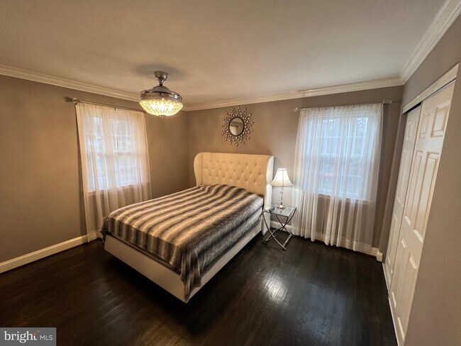 Building Photo - 5002 Dequincey Dr