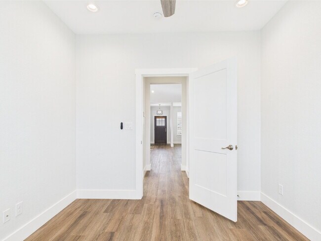 Building Photo - 3-Bed, 2-Bath Home in Fredericksburg – You...