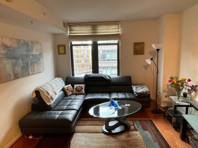 Building Photo - 1021 N Garfield St