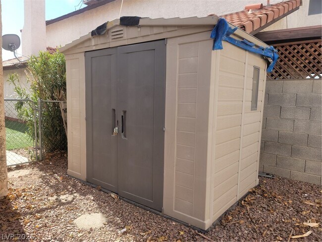 Building Photo - 5712 Swimmer Dr