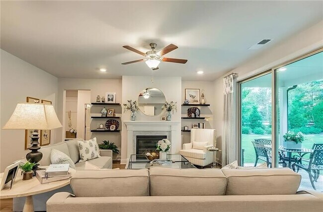 Building Photo - 7930 Tiberon Pkwy