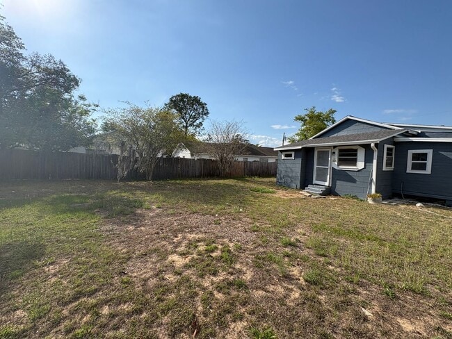 Building Photo - 3 Bed / 2 Bath Single-Family Home Near Downtown Eustis