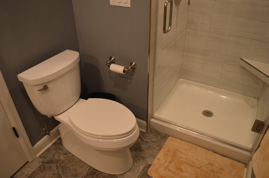 Building Photo - 4145 Hiawatha Dr