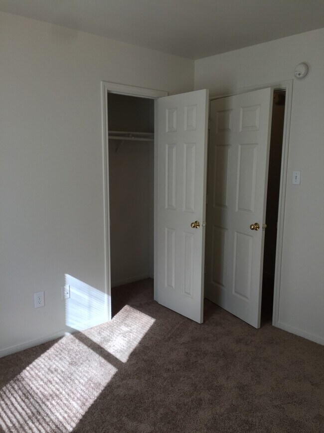 Building Photo - 1430 Shoshoni Trail