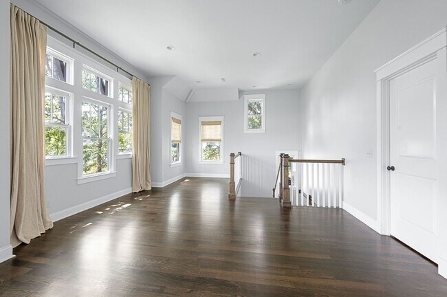Building Photo - Stunning 4BE/3.5BA home in the heart of Gr...