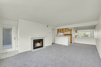 Building Photo - $1,395.95 with $300 off the first month's rent, 1 Bed, 1 Bath Condo in Englewood with Cozy Firepl...