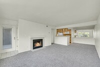 Building Photo - $1,395.95 with $300 off the first month's rent, 1 Bed, 1 Bath Condo in Englewood with Cozy Firepl...