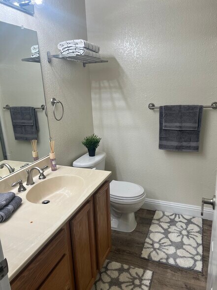 Building Photo - 2881 Huntington Blvd