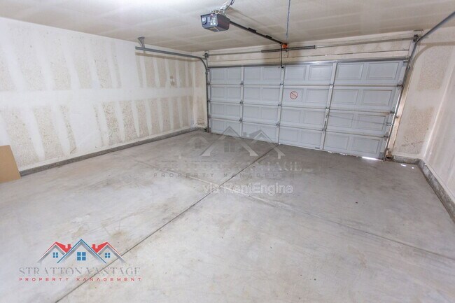 Building Photo - 3950 W Saragosa St